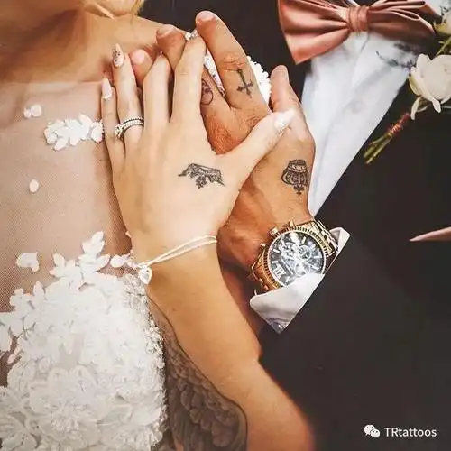 情人节纹身甜蜜狗粮暴击