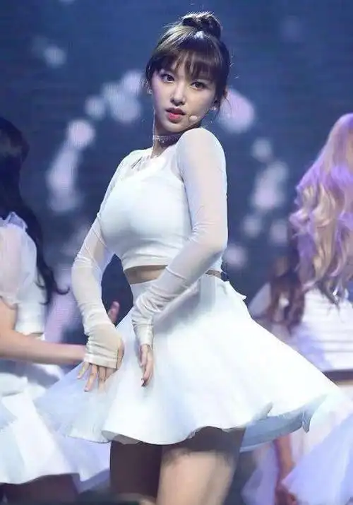 程潇的胸也太大了三围曝光女神程潇为啥被称奶潇