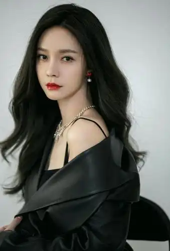 原创沈梦辰出道旧照流出网友不能说一模一样简直毫不相干