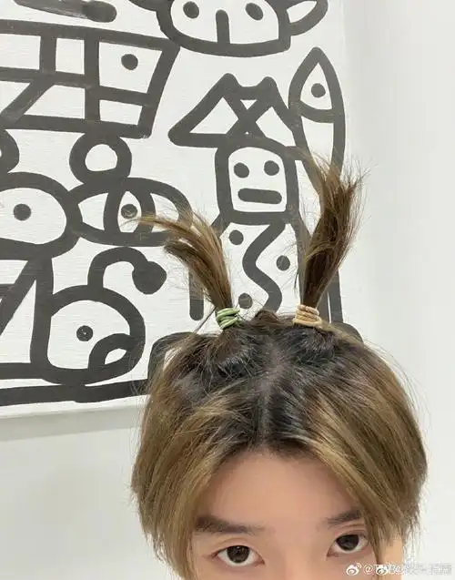 王源扎了两个冲天辫##王源巡演纪录片即将上线