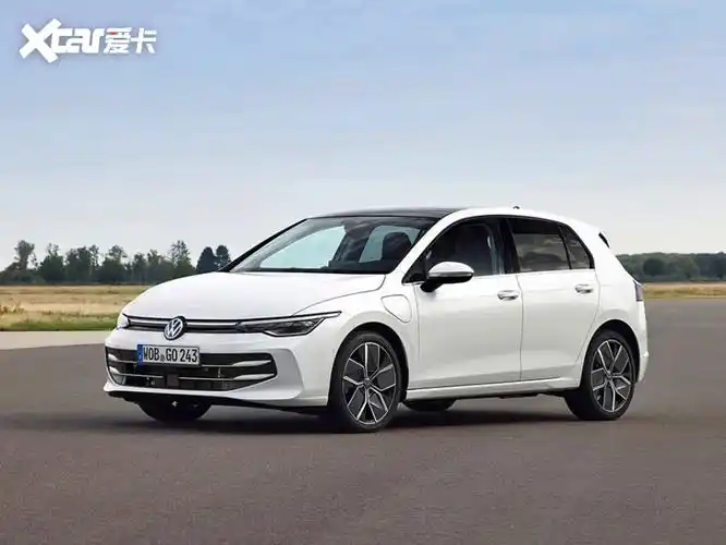 造型方面,新款高尔夫家族采用了大众最新的家族化设计语言,新车换装了