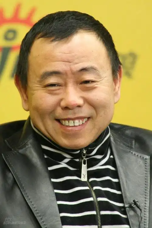 图文:《清水蓝天》聊天--潘长江笑容亲切