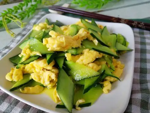 6,一盘鸡蛋炒黄瓜就好了,你都学会了吗,快来试试吧.