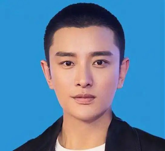 贾乃亮出道前旧照,染黄毛,穿豆豆鞋造型"杀马特",撞脸甜馨!