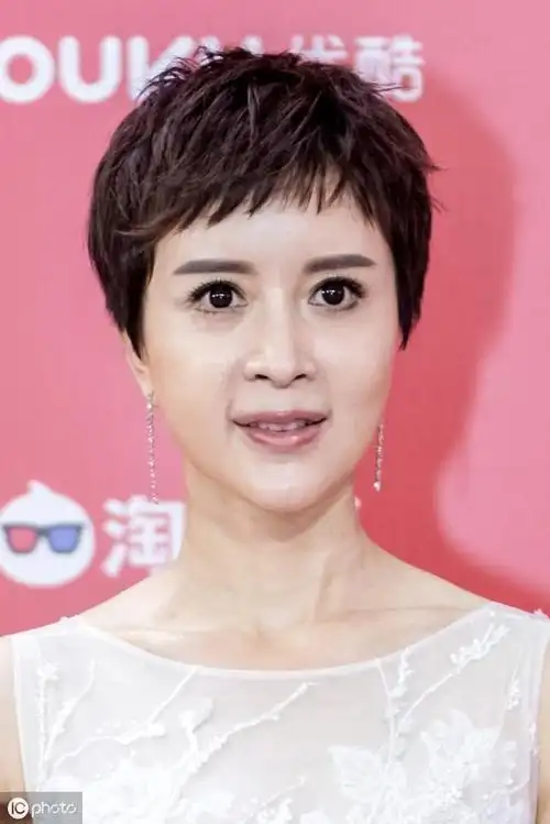 她就是演员金巧巧,因出道以来经常出演公主的角色,被誉为"公主专业户"