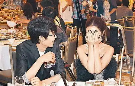 薛凯琪台下拍方大同领奖 潘玮柏舞台上庆生