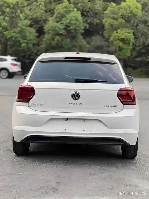 10万内落地,适合女生开的两款小型代步轿车,大众polo和本田飞度
