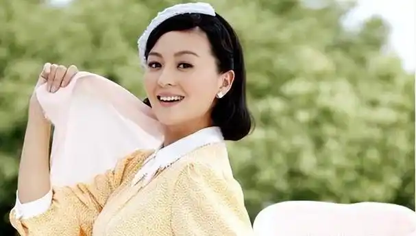 娱乐圈"最干净女演员",被富商苦追10年才嫁,今和女儿被宠如宝