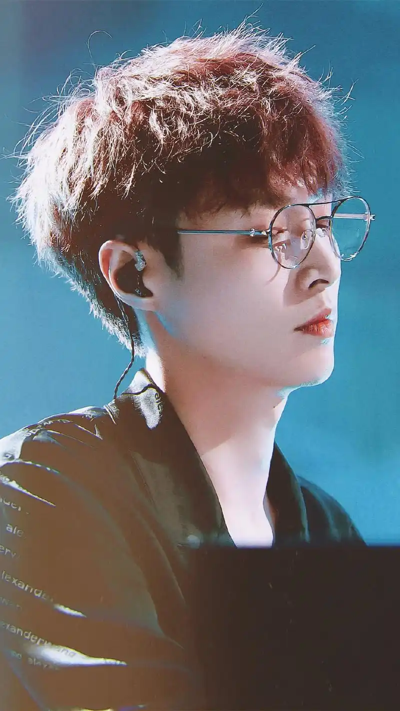 张艺兴带来了自己的"lay式情歌第二弹",张艺兴一直保持着高产并优质的