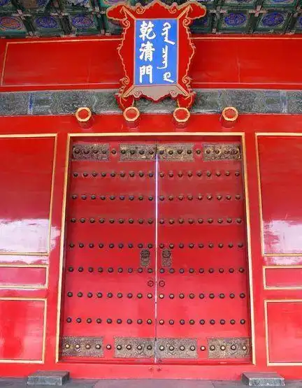 故宫每扇宫门都有81颗门钉,是何寓意?东华门为何仅有72颗?