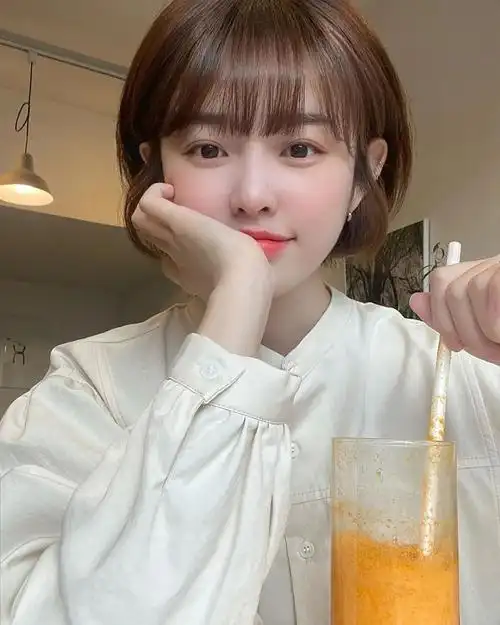 2020年流行的3款短发,不仅减龄还显脸小,可甜可酷_发型