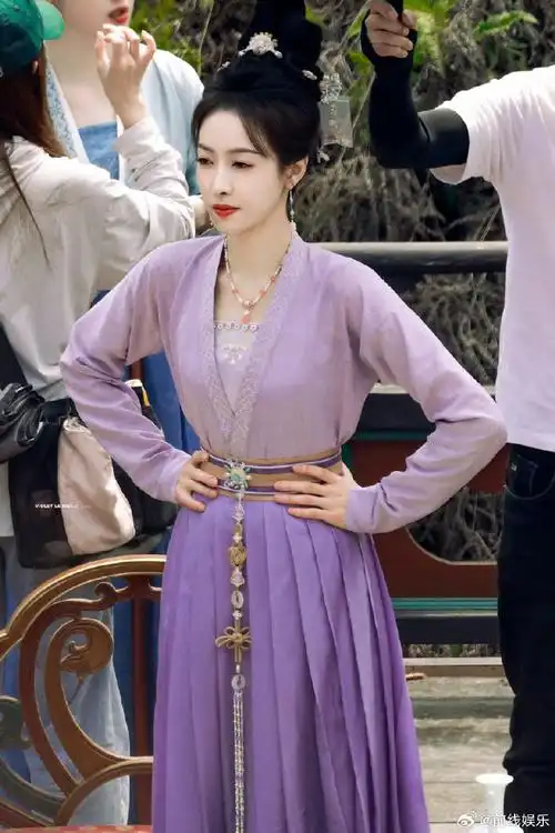 温婉,很贴书里的形象,高门大户嫡长女～宋茜古装造型真的美出新高度了