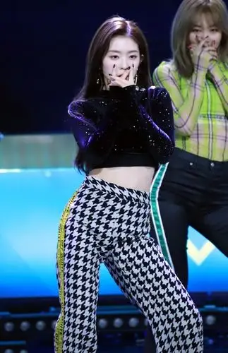 被南韩票选为第一美女的裴珠泫雪肤配黑羽绒真的美成仙了