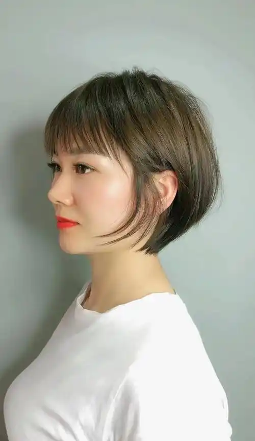 40岁左右的女性,发型这样剪,时尚年轻不老气_短发_个性_刘海