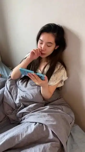 女生追剧时的共情能力挺令人钦佩的