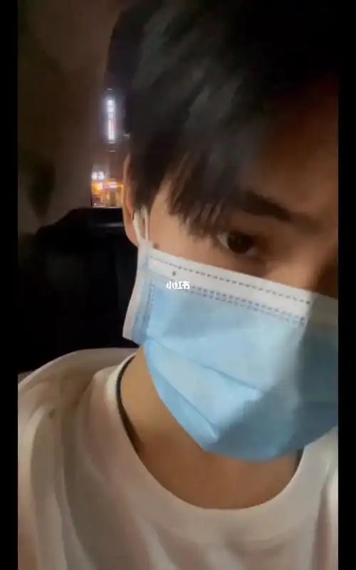 张真源  #女友视角  "距离不是问题 相向而行才是关键"