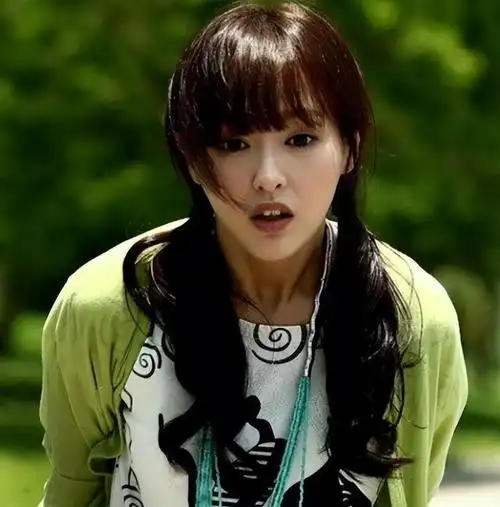 唐嫣演的电视剧,她演的女主角啊,一般都是那种"傻白甜"或者"小白花"