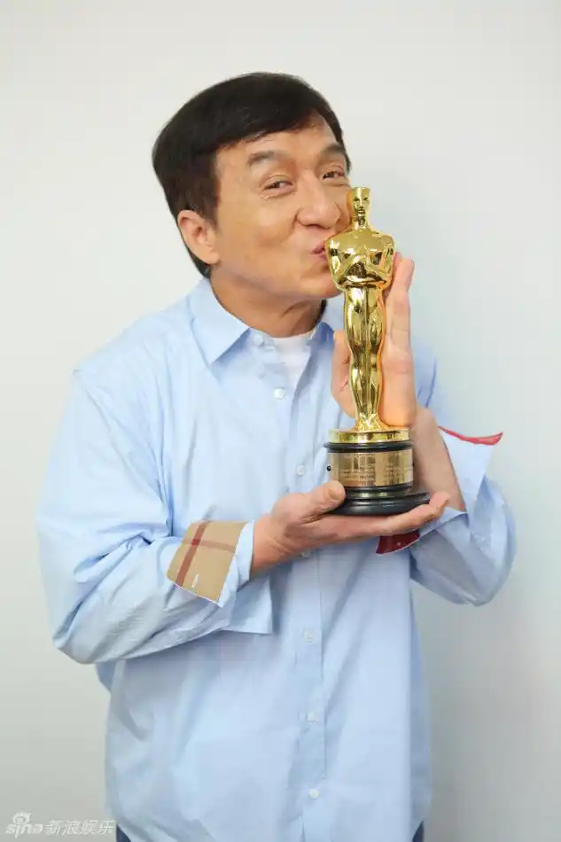 组图:成龙奥斯卡获奖后首度对话新浪娱乐_高清图集_新浪网
