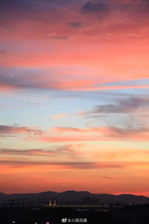 南京晚霞扮靓天空