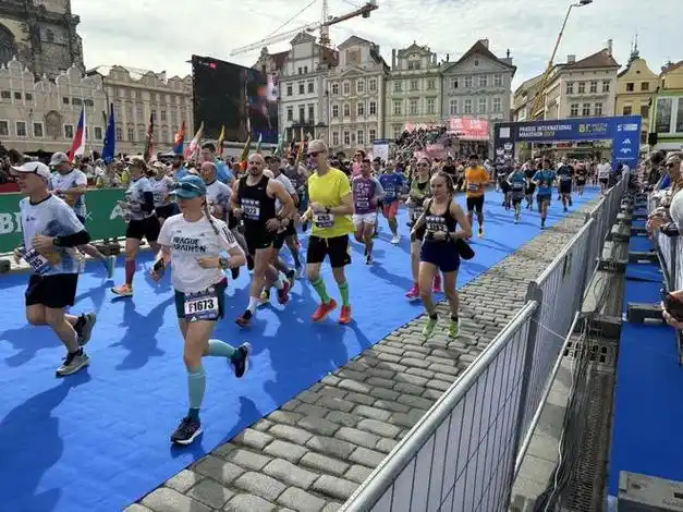 运动员们冲击2024巴黎奥运的最佳机会——布拉格马拉松今日开跑!