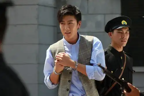 以来备受各界关注,今日片方首次曝光保密已久的朱一龙与陈司翰剧照