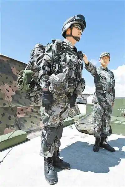 解放军新型单兵综合保障系统亮相 全重15公斤(图) -如数家珍 -搜房