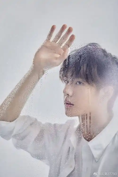 来一些王一博禁欲系的图