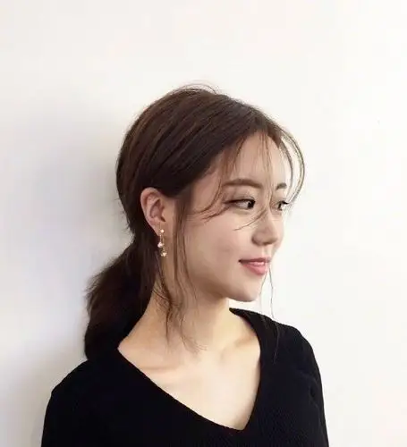 9款低马尾造型示范,教你做一个温柔甜美系女生_刘海处