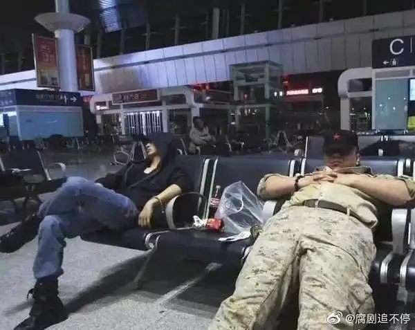 图片(已找到) | 求一下张起灵在火车站睡觉的照片