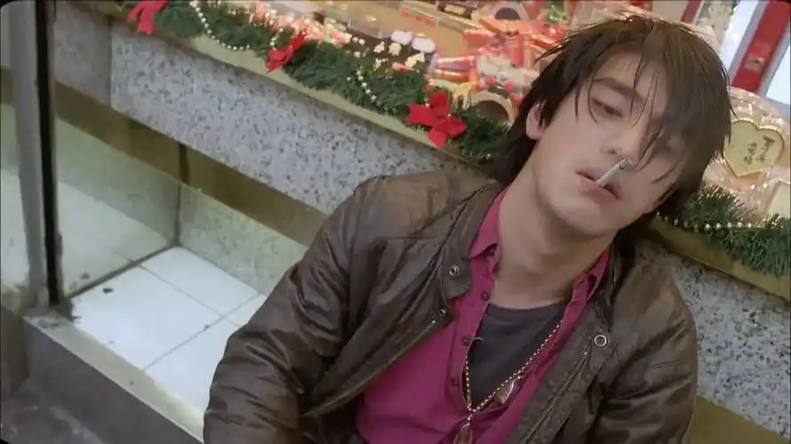 金城武24岁演《两个只能活一个》,在高清修复电影里是不是换.