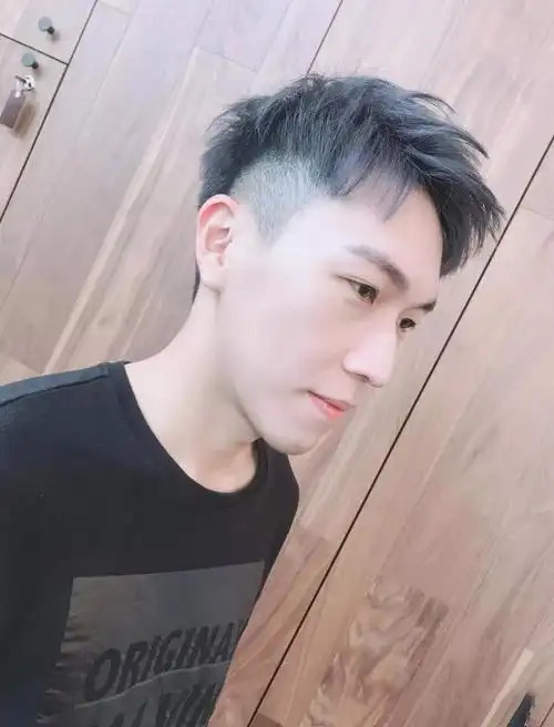 四款2021夏季男生流行发型