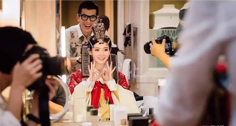 原创戚薇李承铉婚礼照片曝光韩式西式双造型非常的惊艳