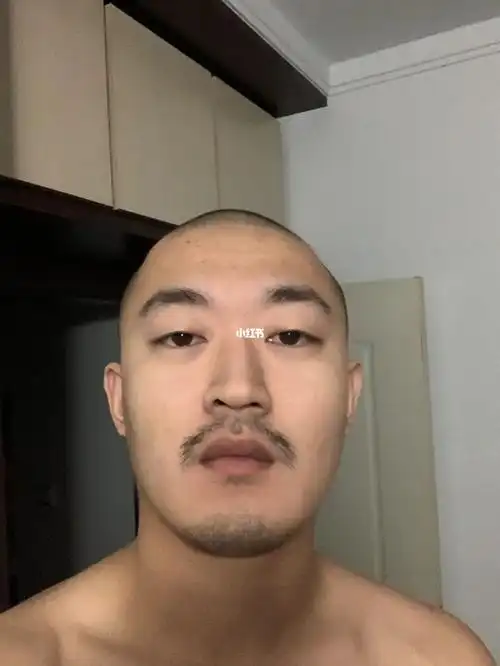 人中胡子终于明显了