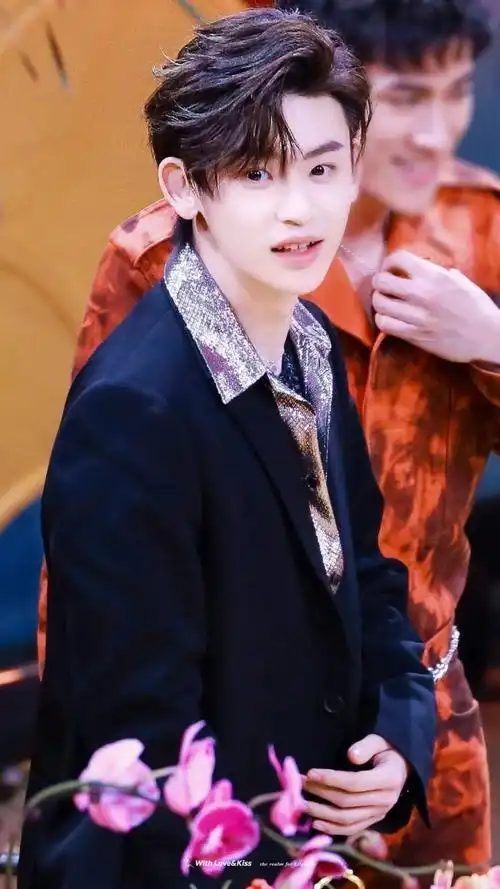 2022最新小鬼王琳凯壁纸高清图片 时尚帅气个性写真锁屏_明星手机壁纸