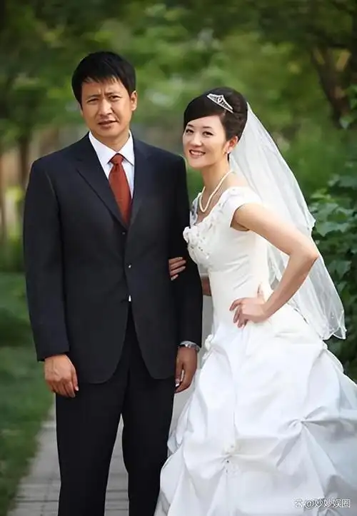 张国强因穷被前妻嫌弃离婚后狂追郭京飞前女友如今苦尽甘来