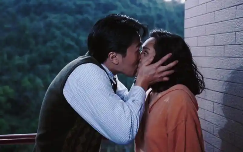 直到1992年后,朱茵才正式和周星驰在一起,但当时周星驰的事业心太重