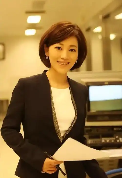 回顾劳春燕和丈夫分居多年挺着大肚子上班她幸福吗