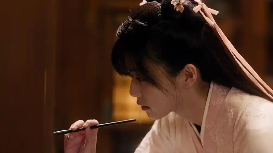 一首唯美好听的古风歌曲张碧晨如故故事如纷烟坠花