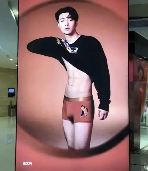 男星晒腹肌修罗场!蜜汁自信疯狂扭腰,人家秀身材舔屏他们是要命