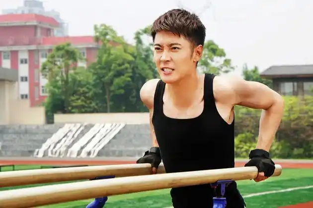 《特勤精英》热播 张丹峰比拼战狼赤子心