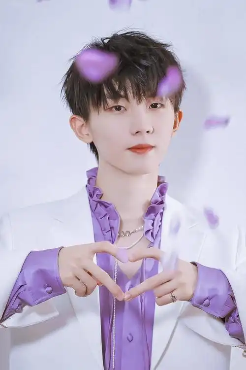 马嘉祺高考落榜再战粉丝围堵考场遭博士后嘲讽数学最多考25