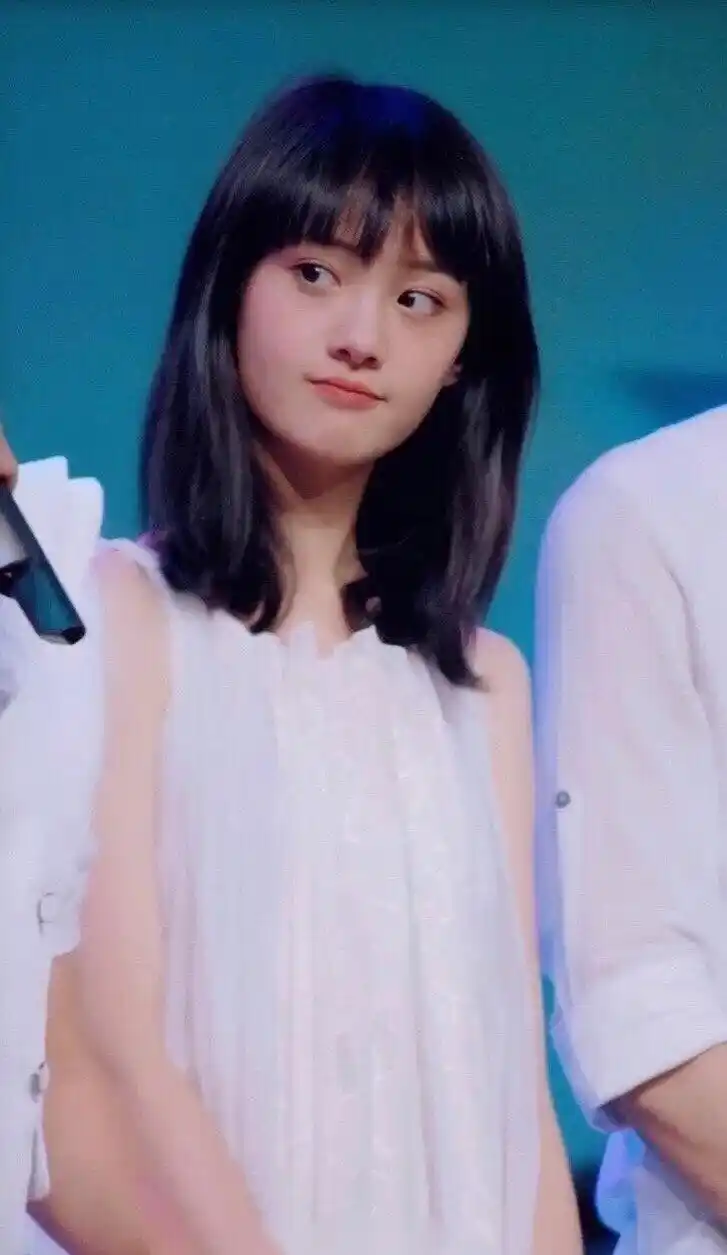 你们觉得郑爽出道时的颜值放到现在什么水平?