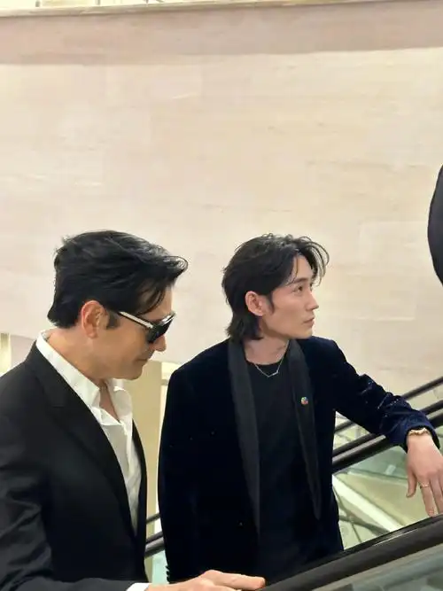 费翔朱一龙同框氛围感##北京国际电影节