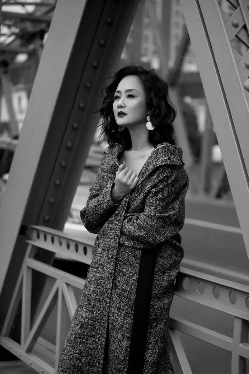 李颖:富婆专业户,56岁不老女神