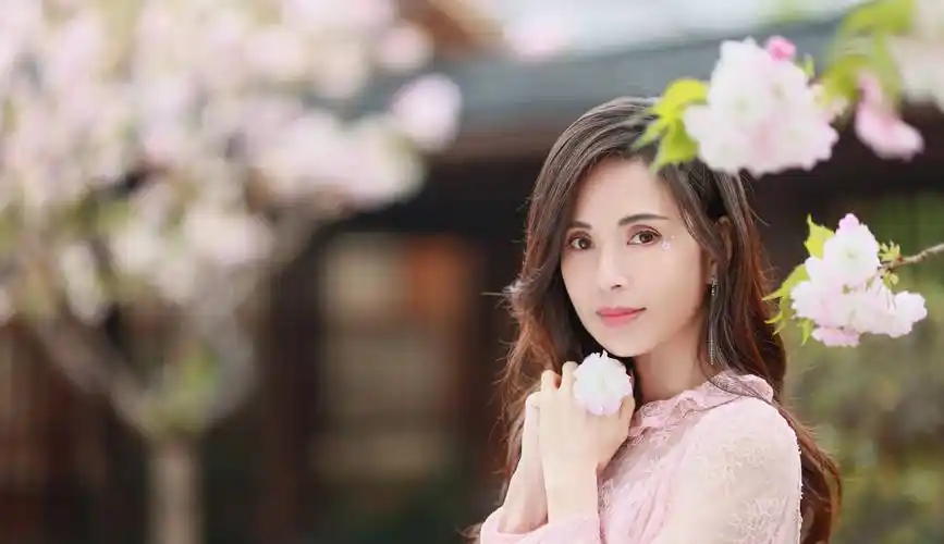 李若彤的苦爱情背后,原来藏着这么多痴心过往,和没有回响的执念_小龙