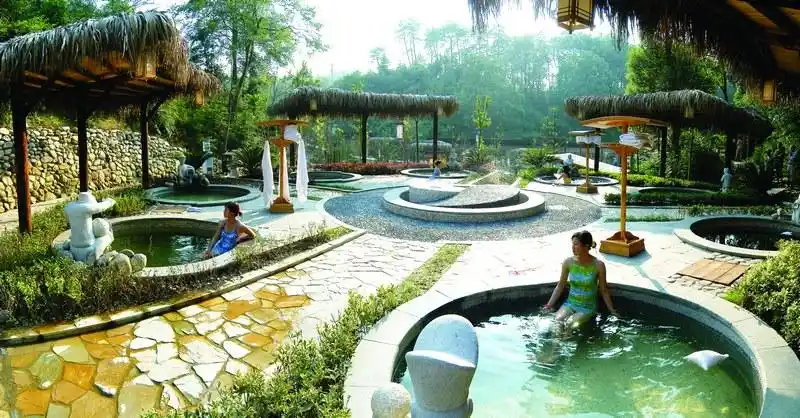 明月山温泉度假村——太极八汤池