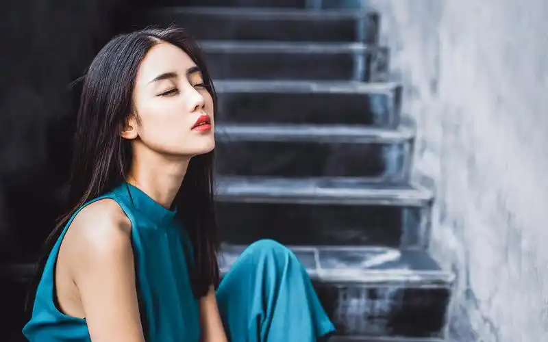 性感高冷美女高清桌面壁纸