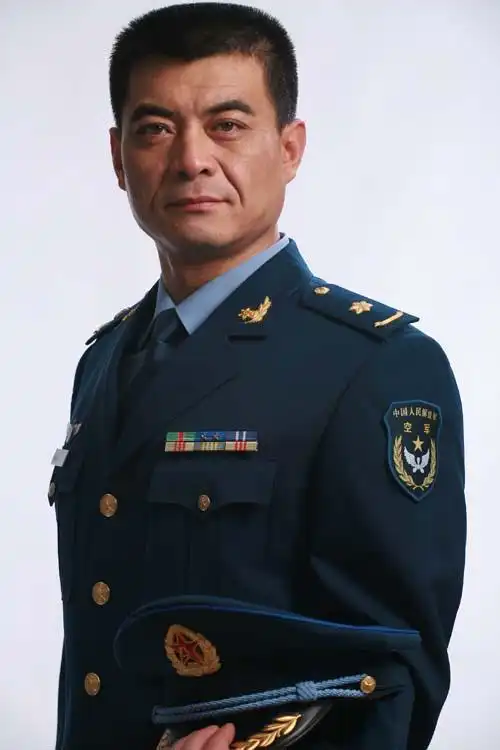 王新军新浪娱乐讯 素有"军人专业户"之称的实力演员王新军()以其精湛