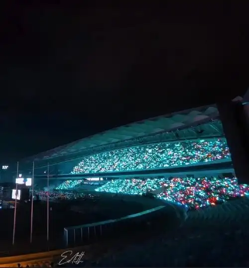 宋亚轩蓝色耳返