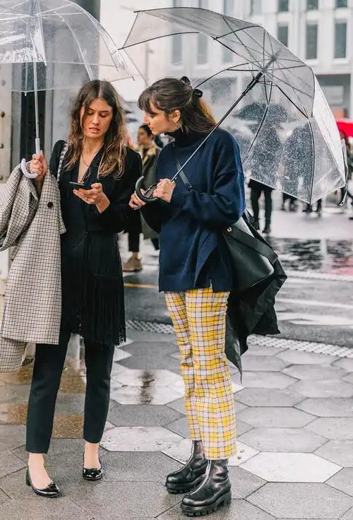 这个秋冬穿好藏蓝色,既经典又冷门